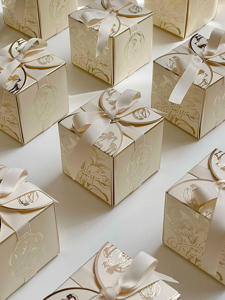 Square Paper Gift Boxes with R - Wedding Favor Box 评论和价格