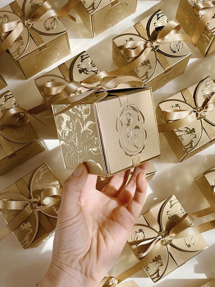 Square Paper Gift Boxes with R - Wedding Favor Box 评论和价格