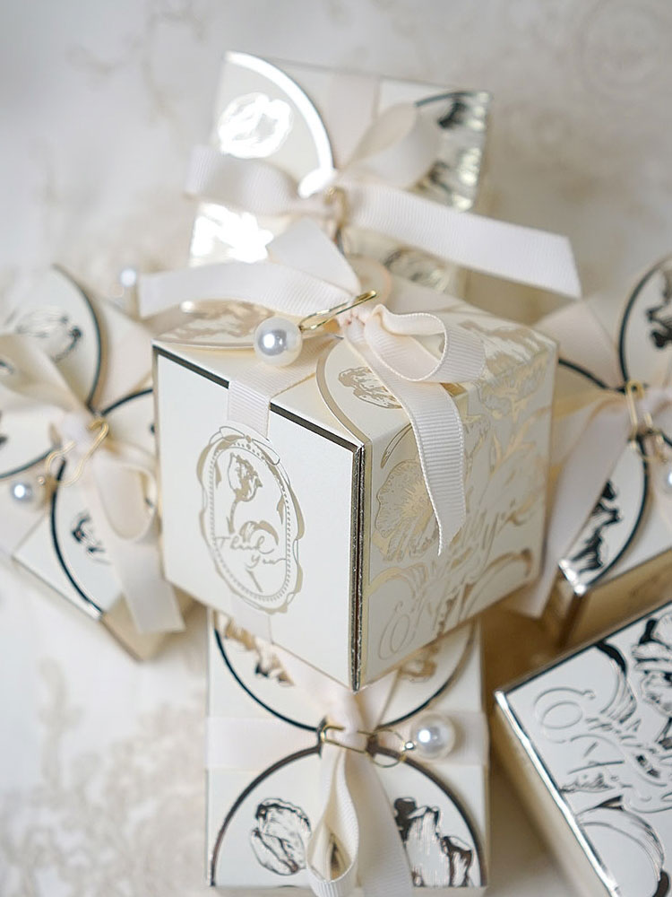Square Paper Gift Boxes with R - Wedding Favor Box 评论和价格